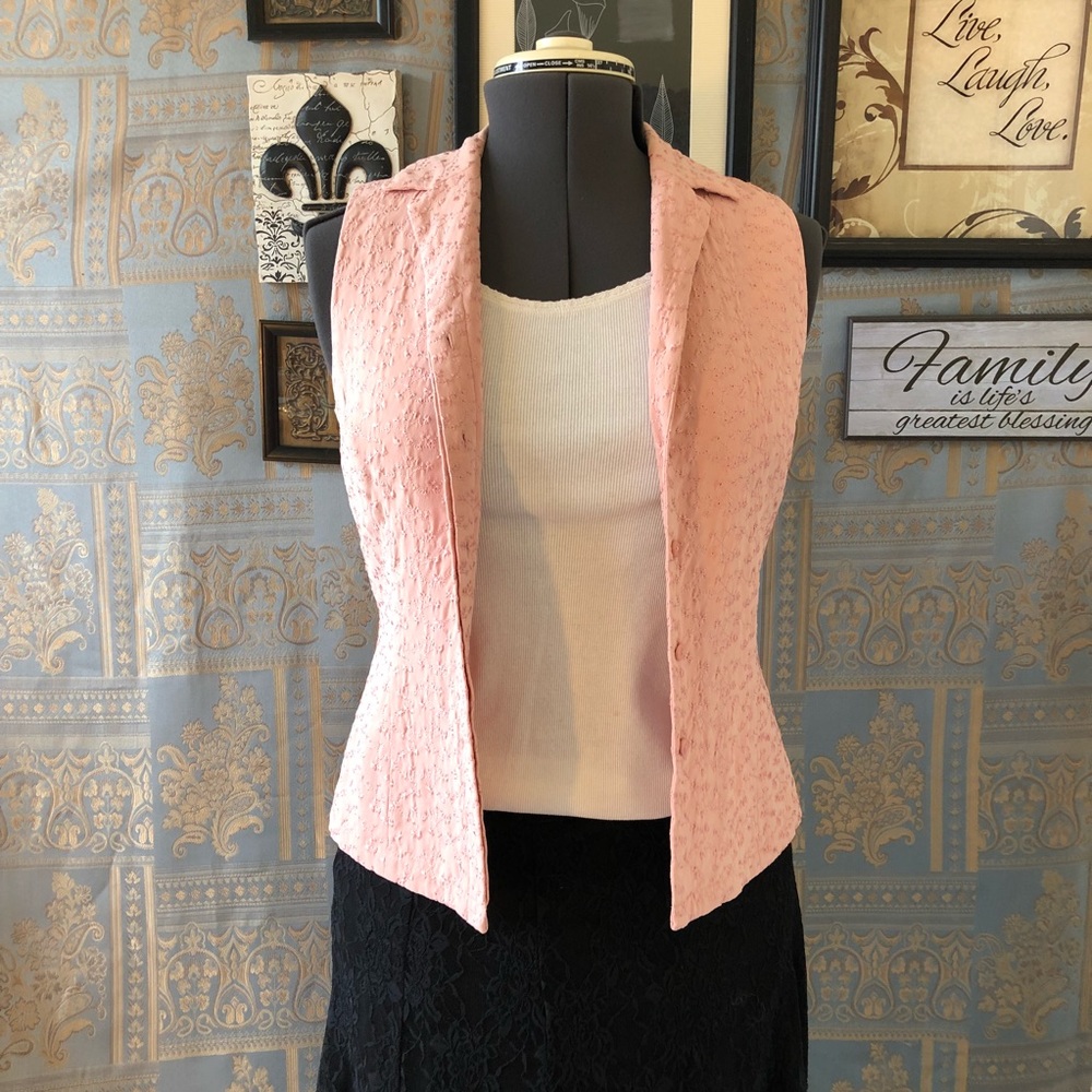 Buff pink vest/top embroidery fabric. . Small